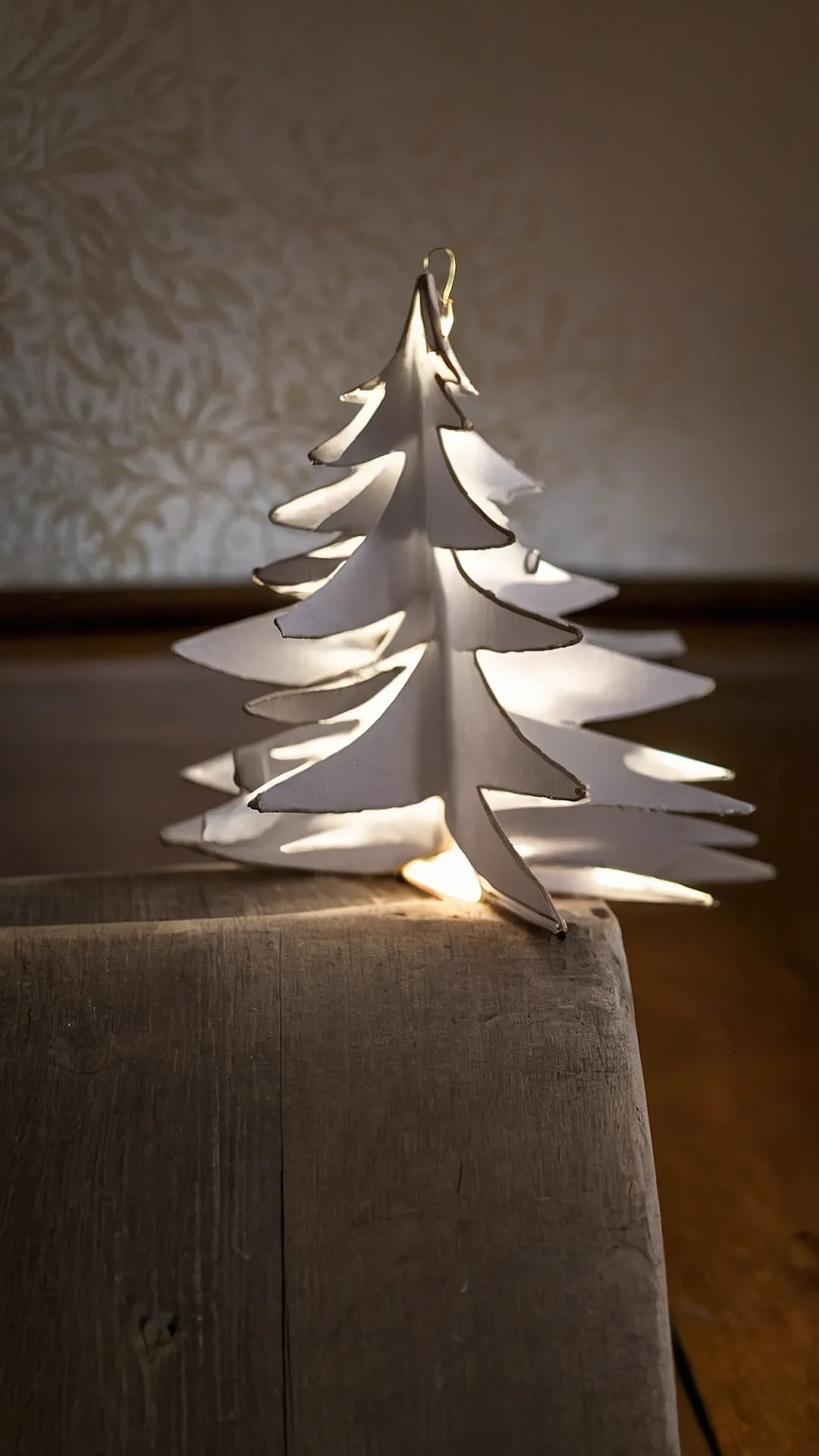 25+ DIY Easy Christmas Decorations to Transform Your Home 40 Paper Christmas Lights