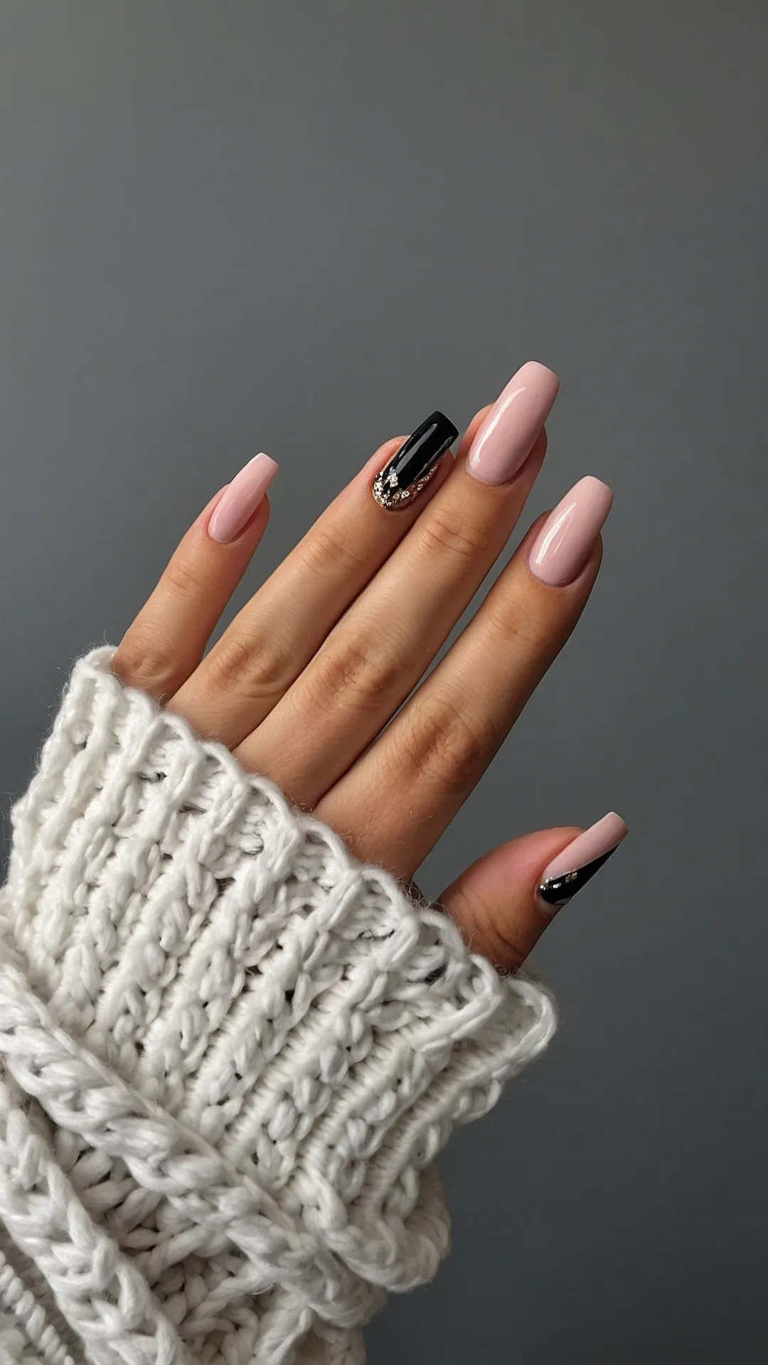 Recharge with Style: 17 January Nails Inspiration for a Vibrant 2025 37 Frosted Fingertips