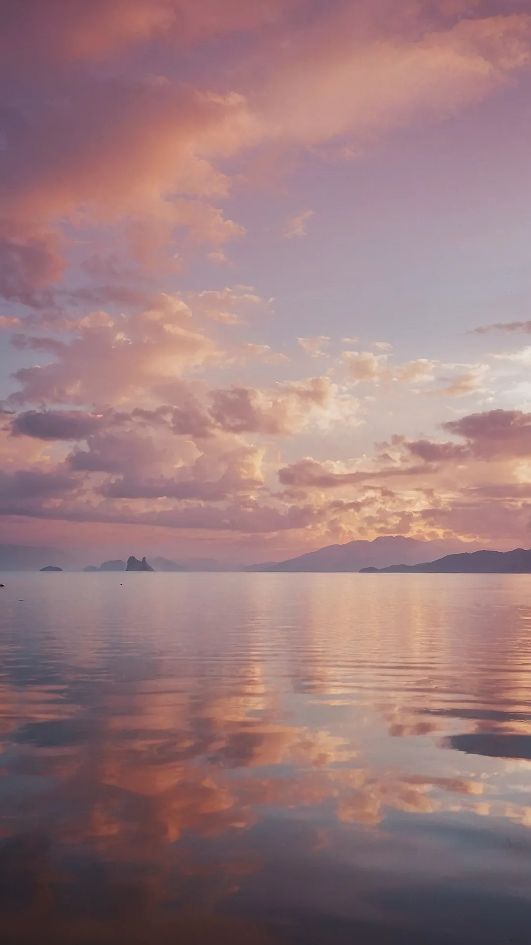 A Pink Paradise: 20 Cute Wallpapers to Elevate Your Screens 38 Pink Cloud Canvas