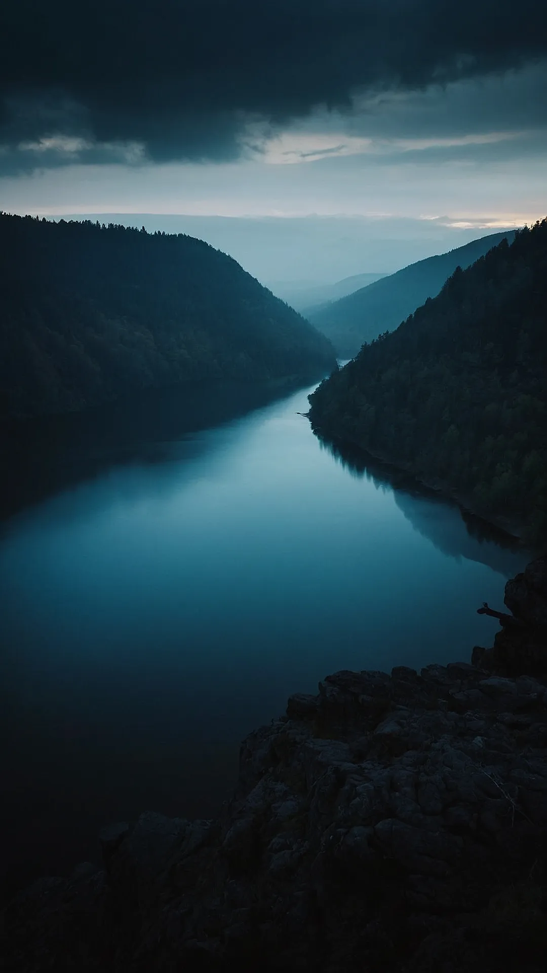 Dive into Calm: 15 Dark Aesthetic Wallpapers for the Ultimate Relaxation 1 Rainy Night's Soul