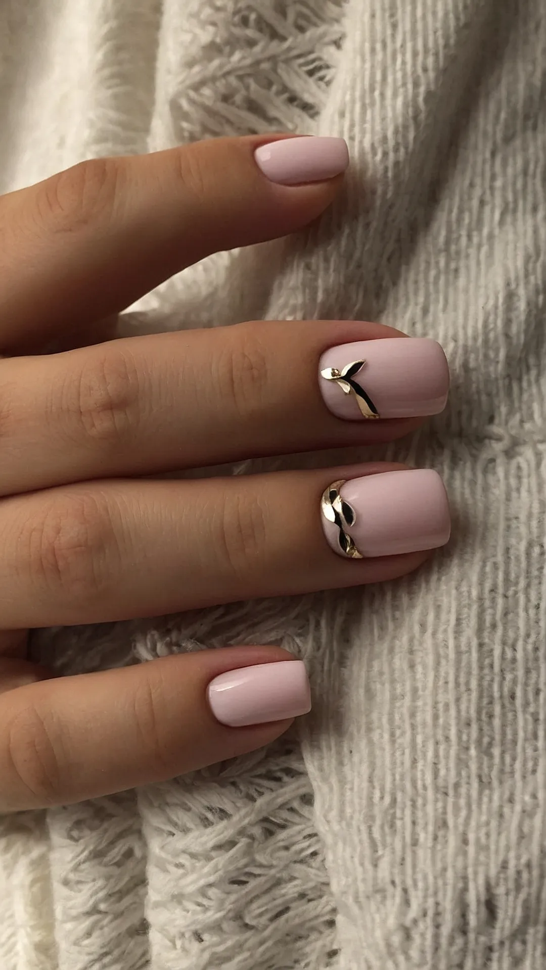 Sparkling Festivities: 15 Adorable Christmas Glitter Nail Ideas 39 Glitter Wonderland