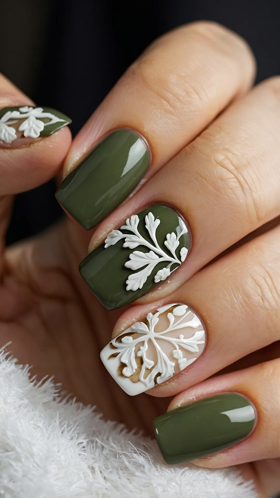 Effortlessly Stylish: 21 Simple Fall Nail Designs for 2024 34 Glistening Autumn Mani