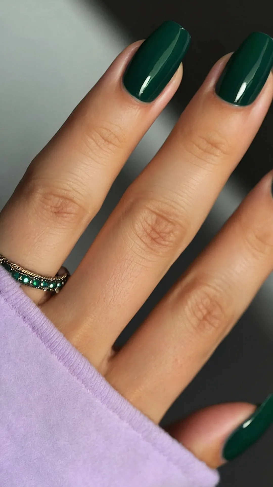 Elevate Your Nail Game with Dark Emerald Green: 17 Inspiring Ideas 31 Popping Emerald