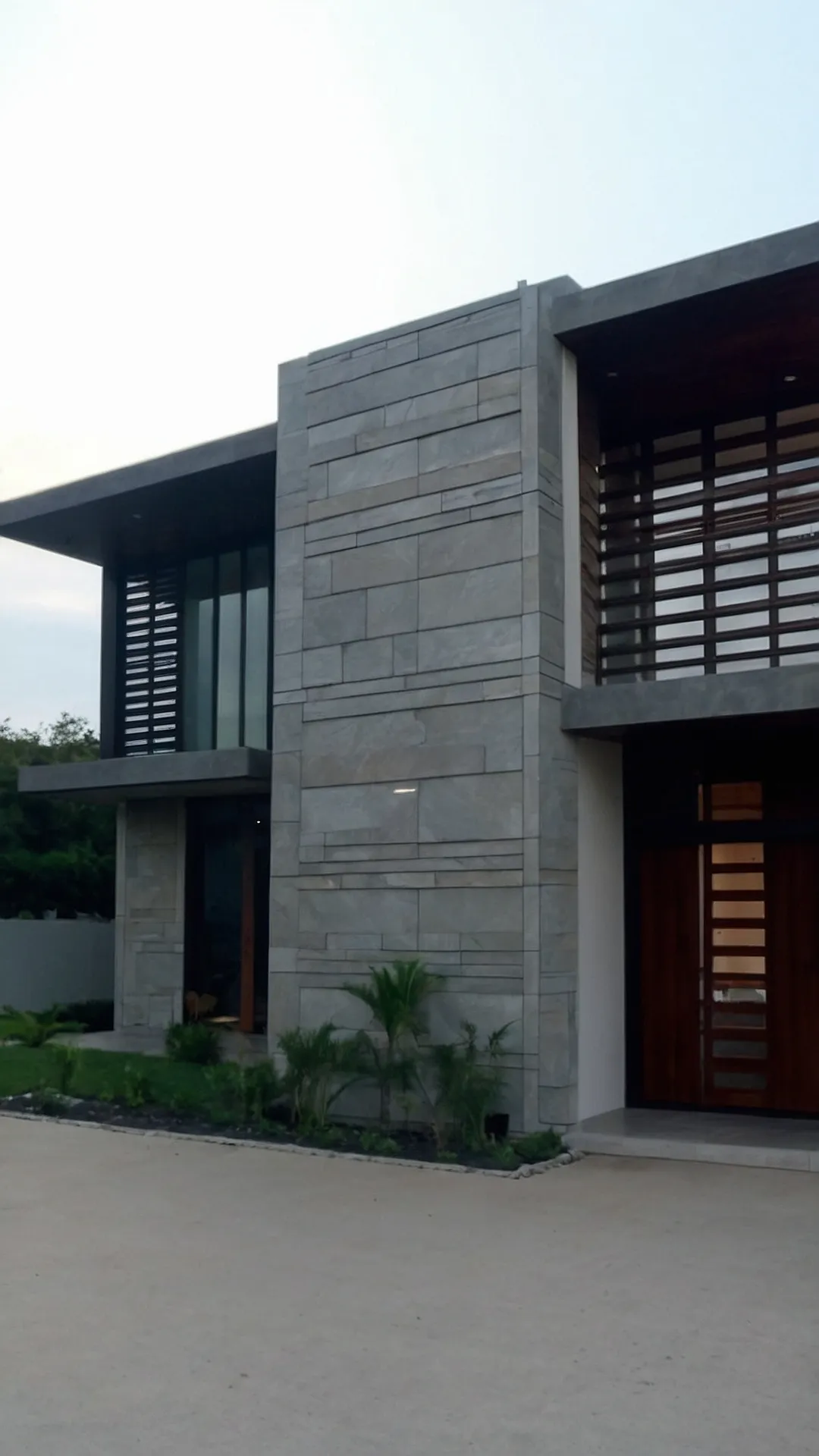 Dazzling Dreams: 15 Unique House Designs That Blend Luxury and Style 42 Wow-Factor Homes: