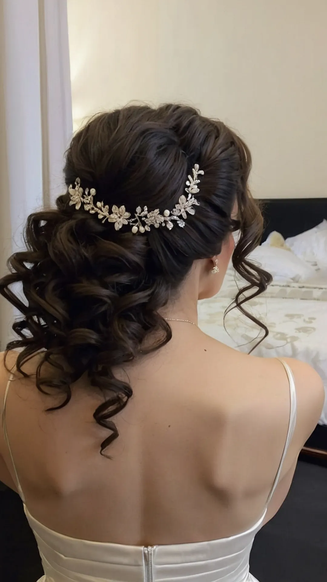 Curly Bridal Style: Simply Stunning