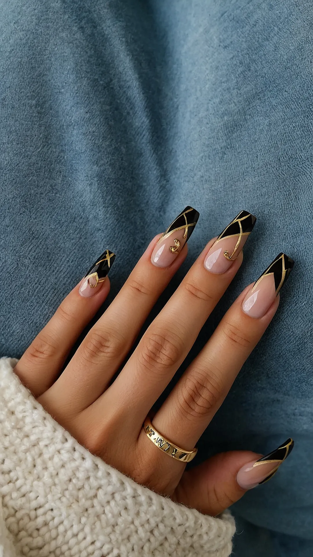 Scorpio Style: Black & Gold Acrylic Nails