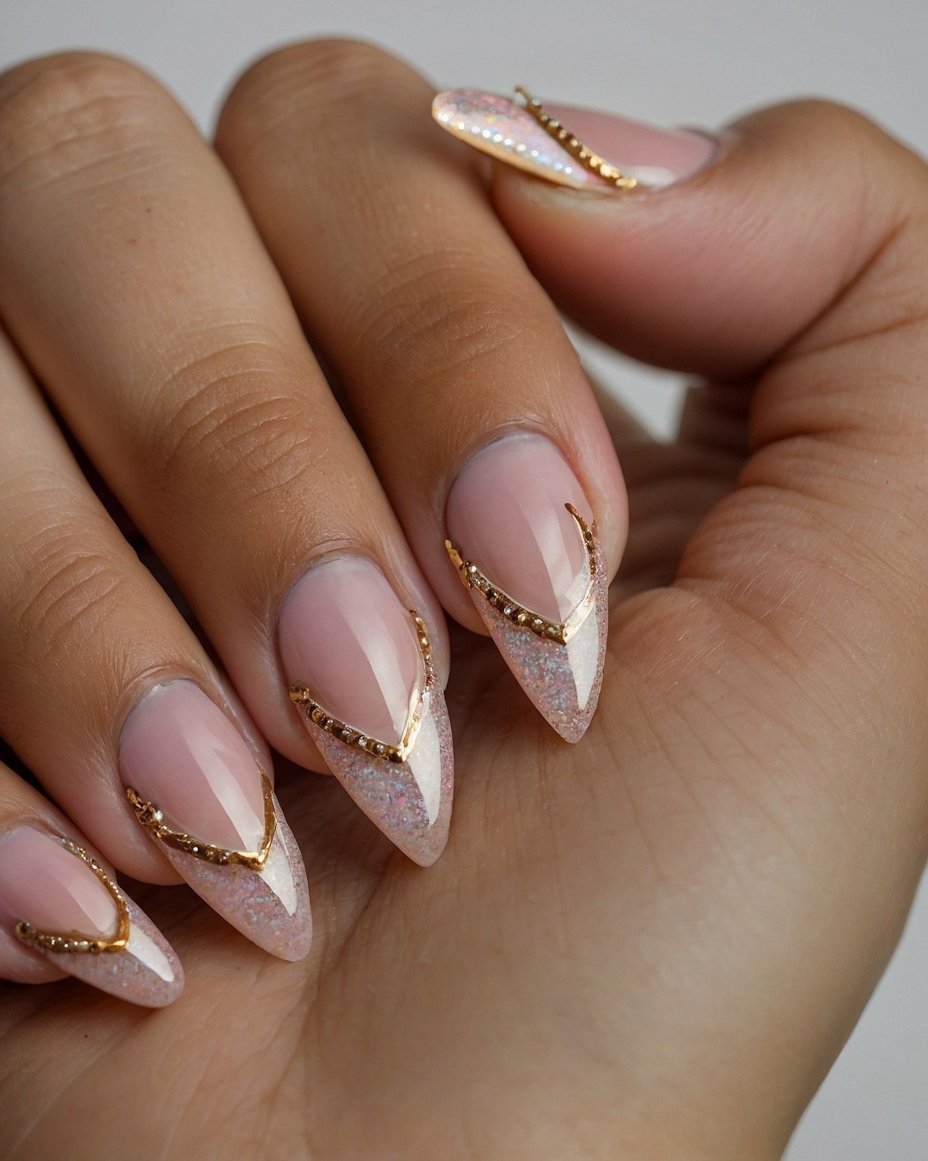 Sharp Aligned Gold Against Shimmering Tips