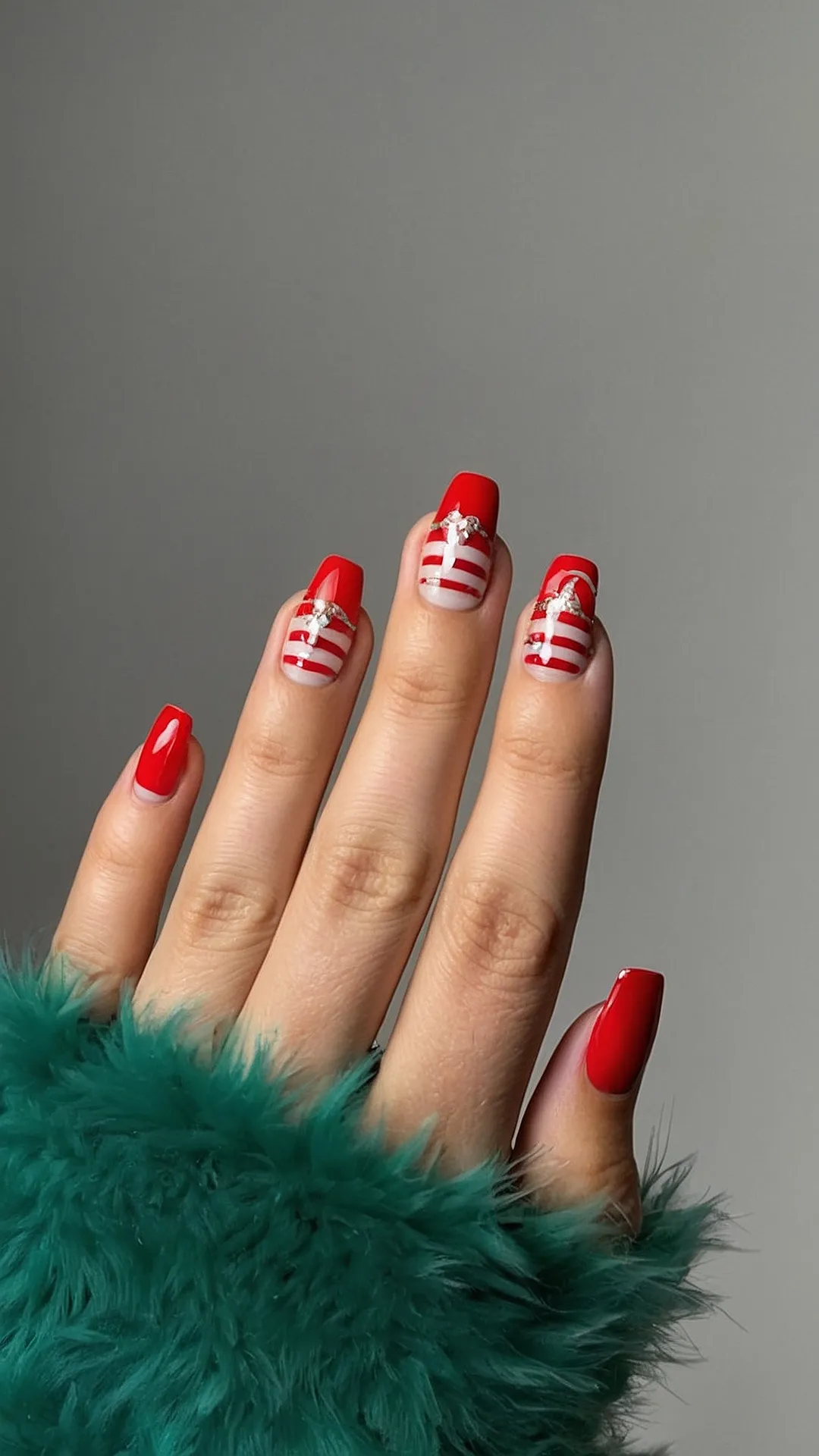 Minimalist Xmas Nails