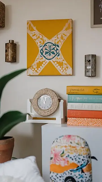 Here’s a title and two paragraphs based on the image and keyword “diy home decor”: