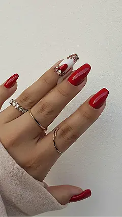 Winter Wonderland Nails:  Sparkle and Shine This Season!