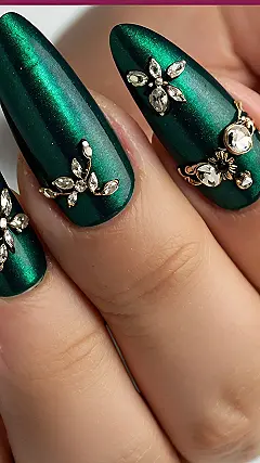 Emerald Envy: Nail Majesty