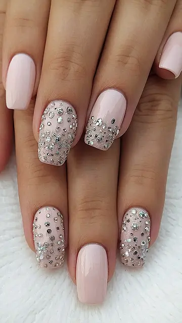 Here’s a title and two paragraphs suitable for a grade 9 student, based on the image and keyword “trendy minimalist nails”: