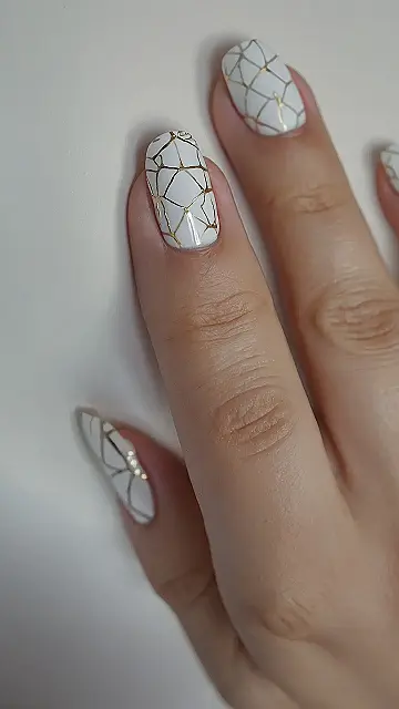 Golden Halo Nails