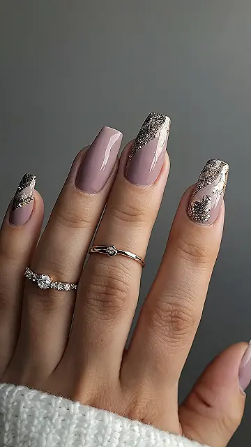 Golden Sparkle:  Chic Nail Art for the Win!