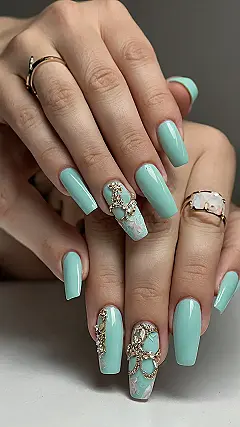 Mint-to-Be Nails