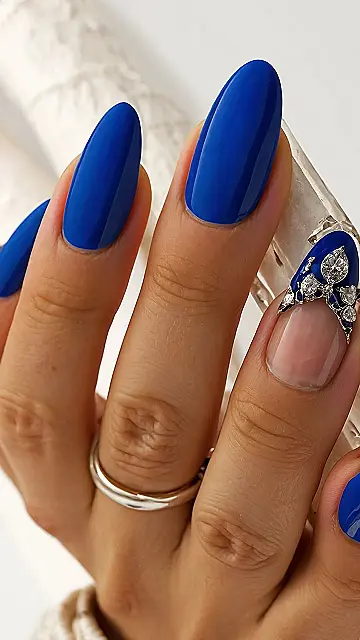 Vibe-Setting Prom Nails