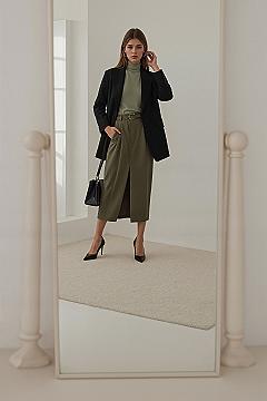 Elegant Office Outfit: Chic Tailored Skirt & Blazer for Professional Women