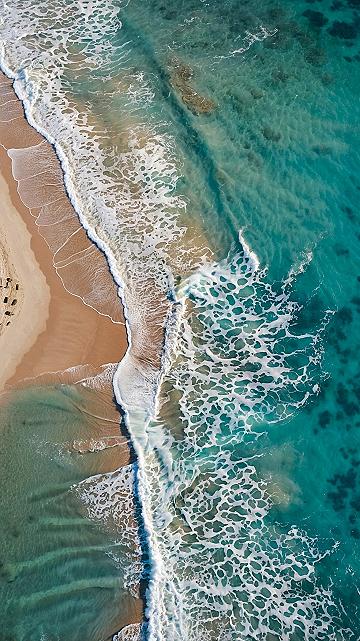 Why Aerial Ocean Wallpapers Work So Well on Phones