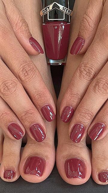 Choosing and Applying Dusty Rose Polish for Pedicures