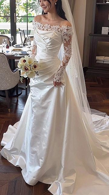 Choosing an Off-the-Shoulder Long Sleeve Wedding Gown