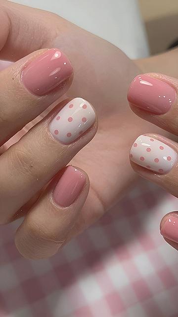 Simple Pink Polka Dot Gel Nails for Summer