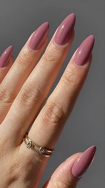 Choosing Almond Shaped Nails in Dark Soft Pink