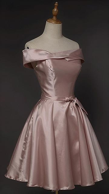 Choosing an Off-the-Shoulder Short Pink Dress for Prom