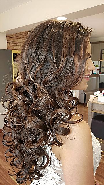 Bouncy Layered Curls With Deep Brown Tones