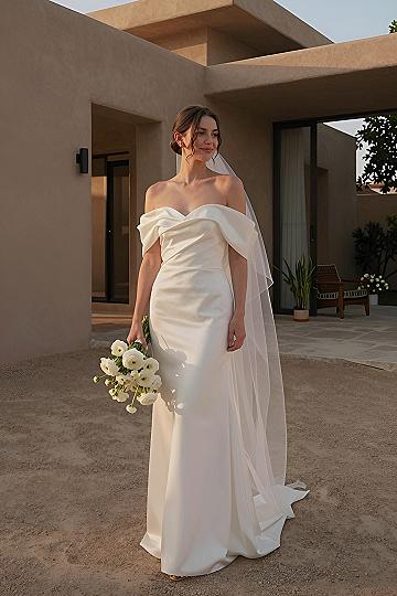 Choosing an Off-the-Shoulder Elope Wedding Dress