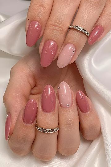Simple Glossy Mauve Almond Nails With Subtle Accents
