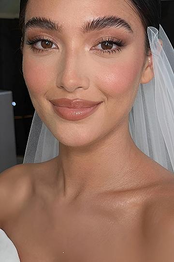 Natural Glossy Lip and Soft Brown Eye Styling