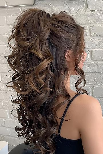 High Voluminous Ponytail With Defined Ringlets