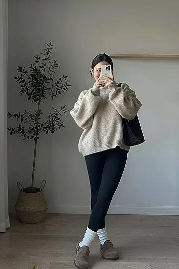 Pairing a Cream Knit Sweater with Simple Leggings