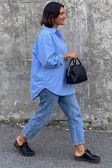 Styling Closed Toe Clogs With Classic Denim