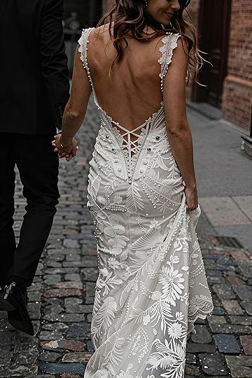 Choosing a Lace Open Back Gown for City Venues