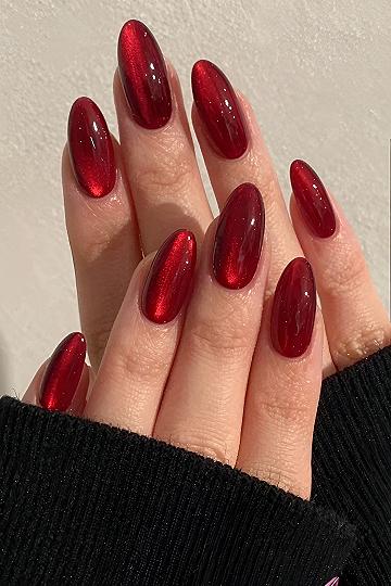Cat Eye Velvet Effects for Deep Red Autumn Nails