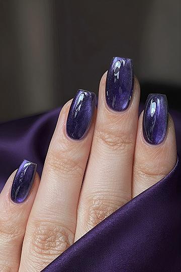 Deep Plum Velvet Cat Eye Nails for Winter