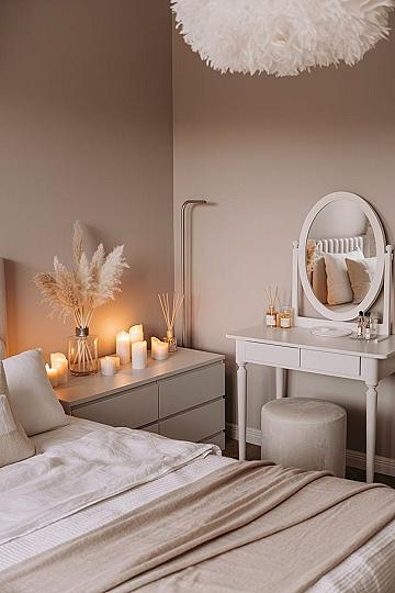 Clean Girl Aesthetic: Spa-Inspired Off-White Bedroom Retreat