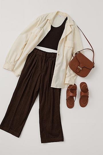 Chic Office Style: Elegant Neutral Pants for Women