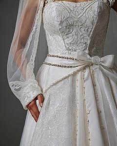 Intricate Lace Bodice and Flowing Veil Detail