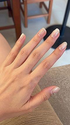 Why Minimalist Pearl Accents Suit Short Cream Nails