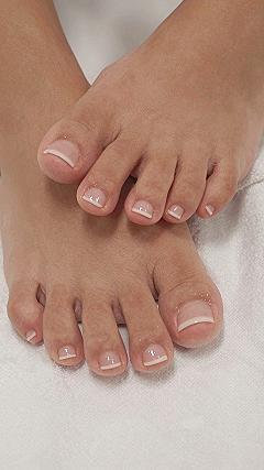 Why the French Tip Pedicure Works So Well