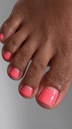Why Soft Ombre Coral Pedicures Suit Summer Style