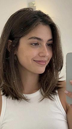Sleek Collarbone Lob With Soft Layered Fringe