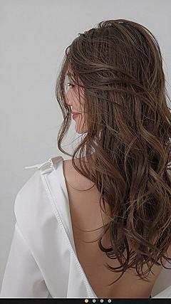 Loose Flowing Curls with Natural Volume