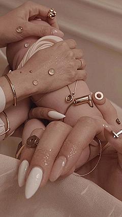 Why Caramel Nude and Chrome Tips Work So Well