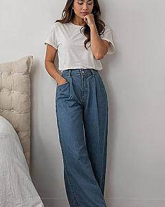 Keeping Wide Leg Denim and T Shirts Fresh All Day