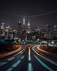 Setting Up Urban Skyline Wallpapers for OLED Screens