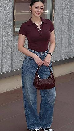 Styling A Ribbed Polo Top With Mid Rise Denim
