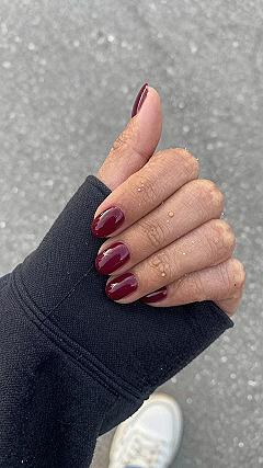 Glossy Burgundy Gel Polish for Rounded Nails